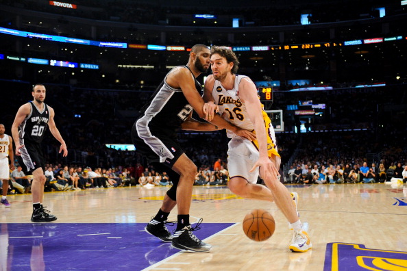 最后连失绝平三分！贺希宁19中9空砍21+8+8 三分6中0（末段连失追平三分！贺希宁19投9中空砍21+8+8，三分6投0中）