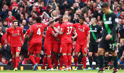 霍伊伦本赛季10场联赛制造5球，上赛季32场英超仅制造4球（霍伊伦今季联赛10战参与5次进球，上季英超32场仅4次）