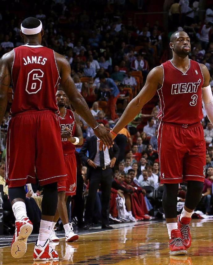 无可阻挡！布朗24中13怒砍赛季新高41分，三分11中6（势不可挡！布朗24投13中砍下赛季最高41分，三分11投6中）