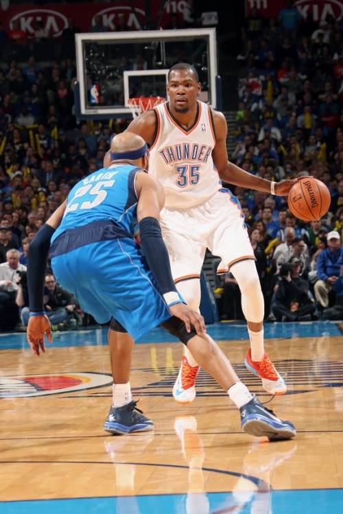 沙特vs阿联酋的下半场比赛因突降暴雨+冰雹暂中断，归赛时间暂未定（沙特与阿联酋之战下半场遭暴雨冰雹打断，复赛时间待定）