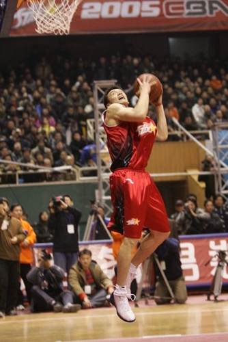 CBA广东男篮险胜辽宁男篮（CBA广东男篮惊险击败辽宁男篮）