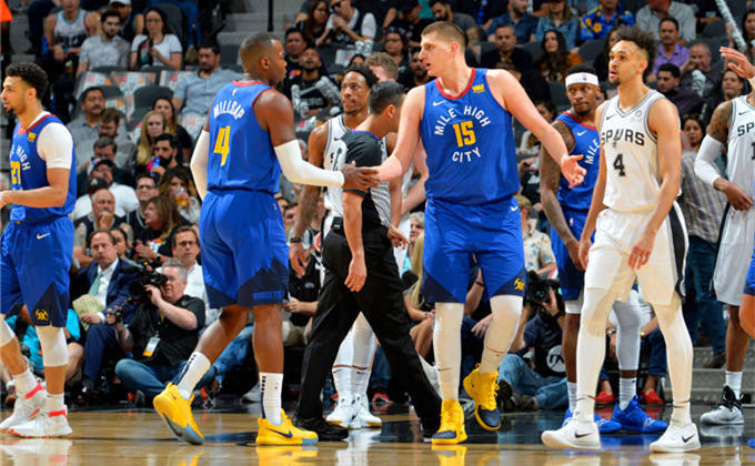 他命中了全场最关键的投篮（他命中了制胜一投）