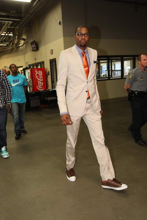 詹黑Skip：在重大的比赛中，杜兰特一贯会压制詹姆斯（詹黑Skip：关键大战中，杜兰特总能压过詹姆斯）