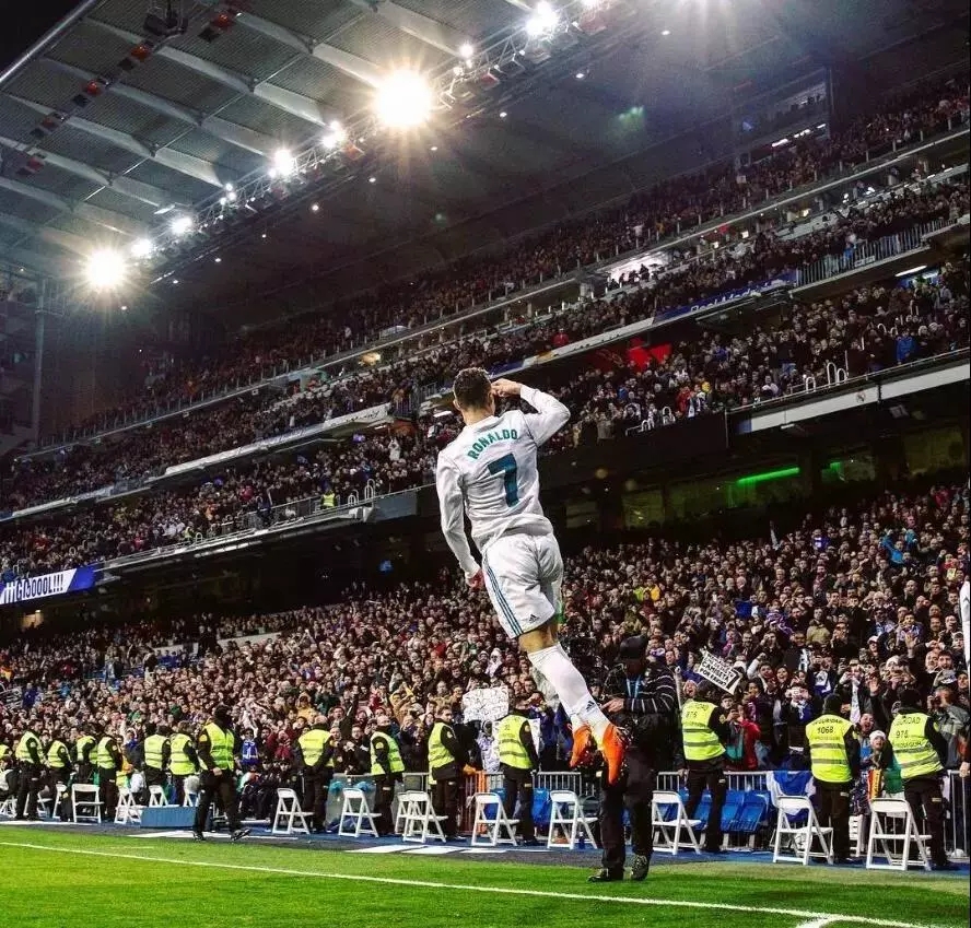 伦纳德32+12攻防两端立功，12次罚球全中创个人新高（伦纳德攻守俱佳轰32分12板，罚球12罚12中创生涯新高）