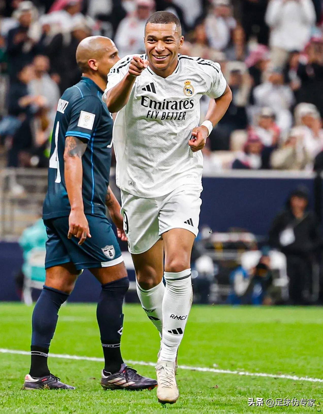 梅开二度！官方：马赫雷斯当选阿尔及利亚3-0苏丹最佳球员（官方：马赫雷斯独中两元，当选阿尔及利亚3-0苏丹全场最佳）