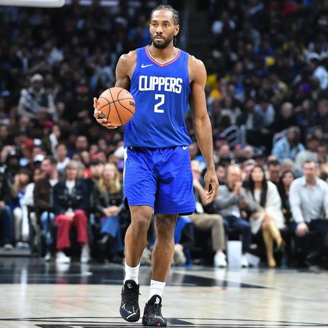 曼晚：巴莱巴在非洲杯遭遇伤病，若不严重曼联将继续追求他（曼晚：巴莱巴非洲杯受伤，若伤情无大碍曼联仍将推进引进）