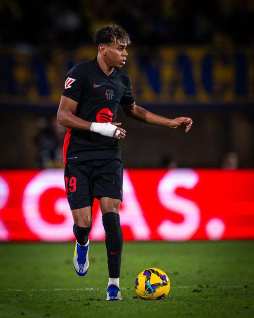 前进之鹰球员因嘲讽施蒂勒鼻子被罚款500欧，现已公开道歉（嘲讽施蒂勒鼻子被罚500欧，前进之鹰球员已公开致歉）