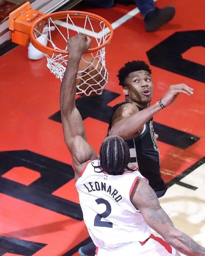 朗斯核心托万现身说法：我们从阿森纳的定位球战术中汲取经验（朗斯核心托万直言：球队从阿森纳的定位球战术中学到很多）