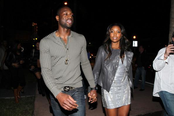 米切尔半场投篮12中7，三分5中3得到22分1板1助1断（米切尔半场砍22分，投12中7、三分5中3，外加1篮板1助攻1抢断）