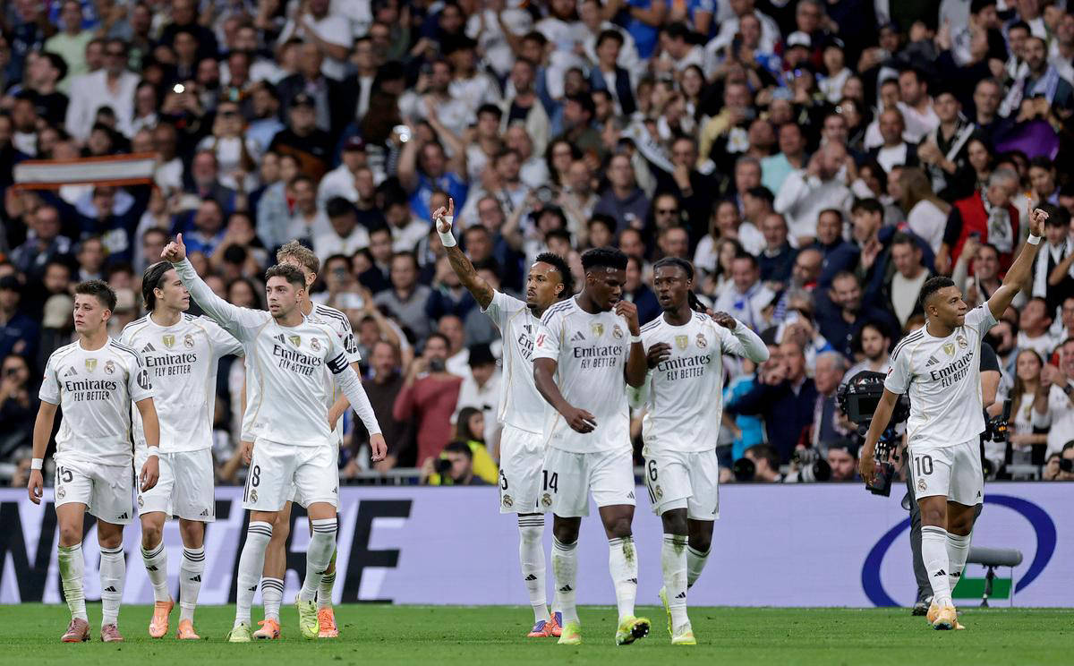 美媒晒图盛赞威少：他在国王，就好像一辆布加迪停在贫民窟（美媒配图夸赞威少：在国王阵中，他犹如贫民窟里的布加迪般耀眼）