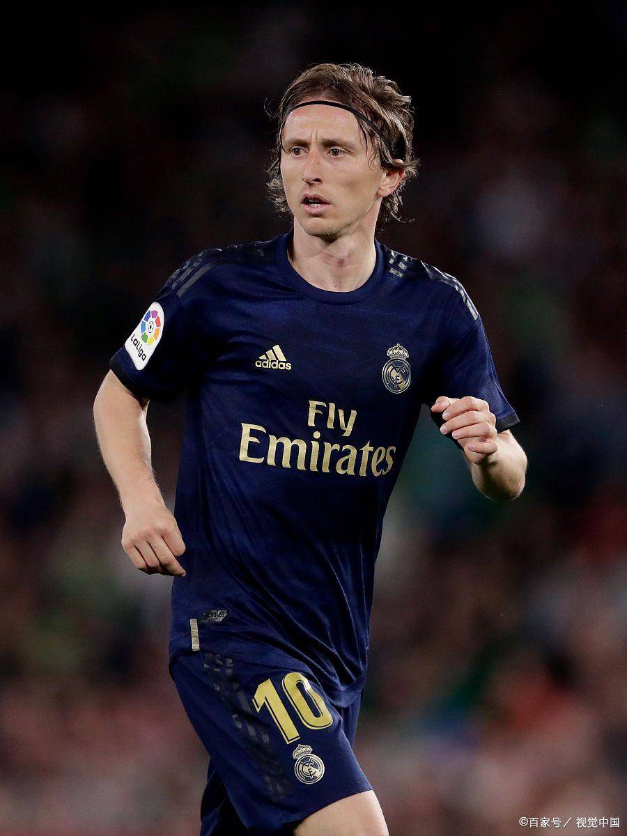 申花官方庆生海报出现低级翻译错误，将32nd写成32th（申花官微庆生海报翻译出错：32nd被写成32th）