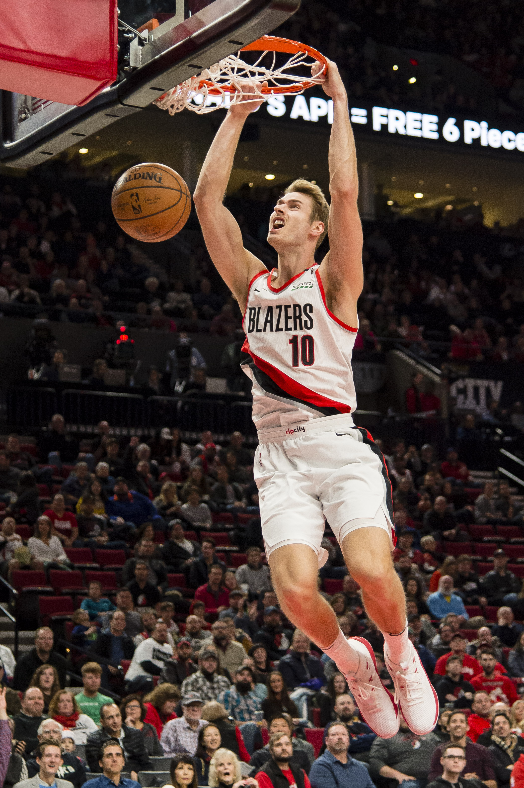 梅开二度，弗格森成为第3位代表意大利球队欧战进球的爱尔兰人（两度破门！弗格森成第3位在欧战替意大利俱乐部进球的爱尔兰球员）