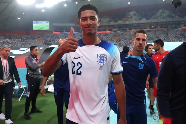 科尔：去更衣室是追梦自己的决定 他是总冠军成员&我们需要他（科尔：追梦自行决定回更衣室 他是冠军阵容一员，我们需要他）