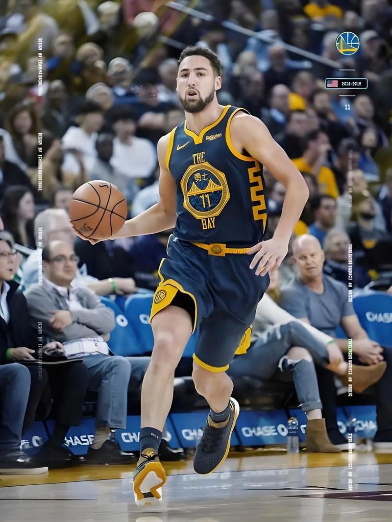 甘超对阿奇姆彭做闭嘴手势，钟义浩扳平比分后做同样手势回击（甘超向阿奇姆彭做闭嘴手势，钟义浩扳平后用同样动作回应）