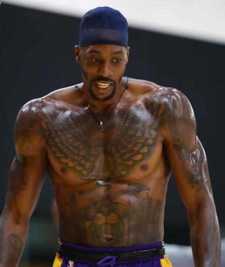 马刺NBA杯决赛输球后，面对东部2队狂胜53分（季中锦标赛决赛失利后，马刺连克两支东部球队净胜53分）