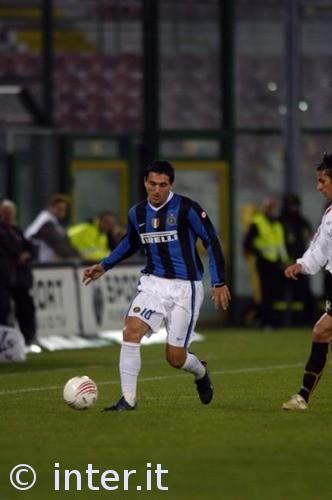 利物浦球迷婚礼登上英超节目，咪咕记录中国球迷故事（英超节目聚焦利物浦球迷婚礼，咪咕讲述中国球迷故事）